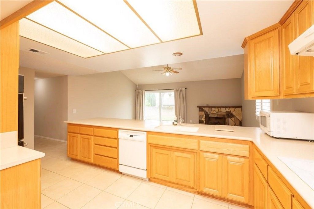 Image 17 of property listing at 946 Coronado, Upland, CA 91786