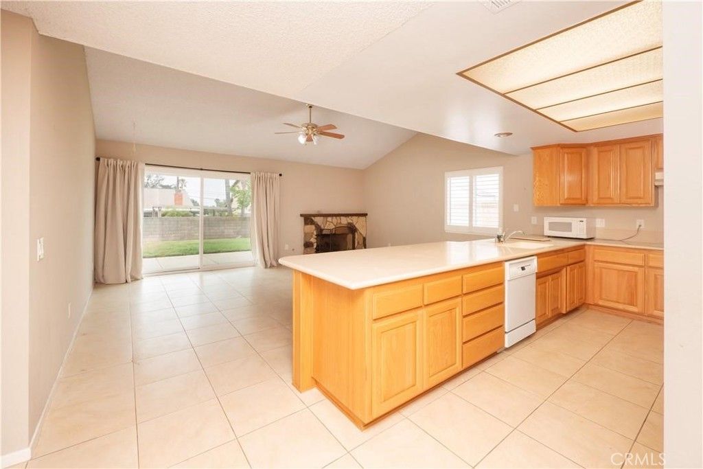 Image 18 of property listing at 946 Coronado, Upland, CA 91786