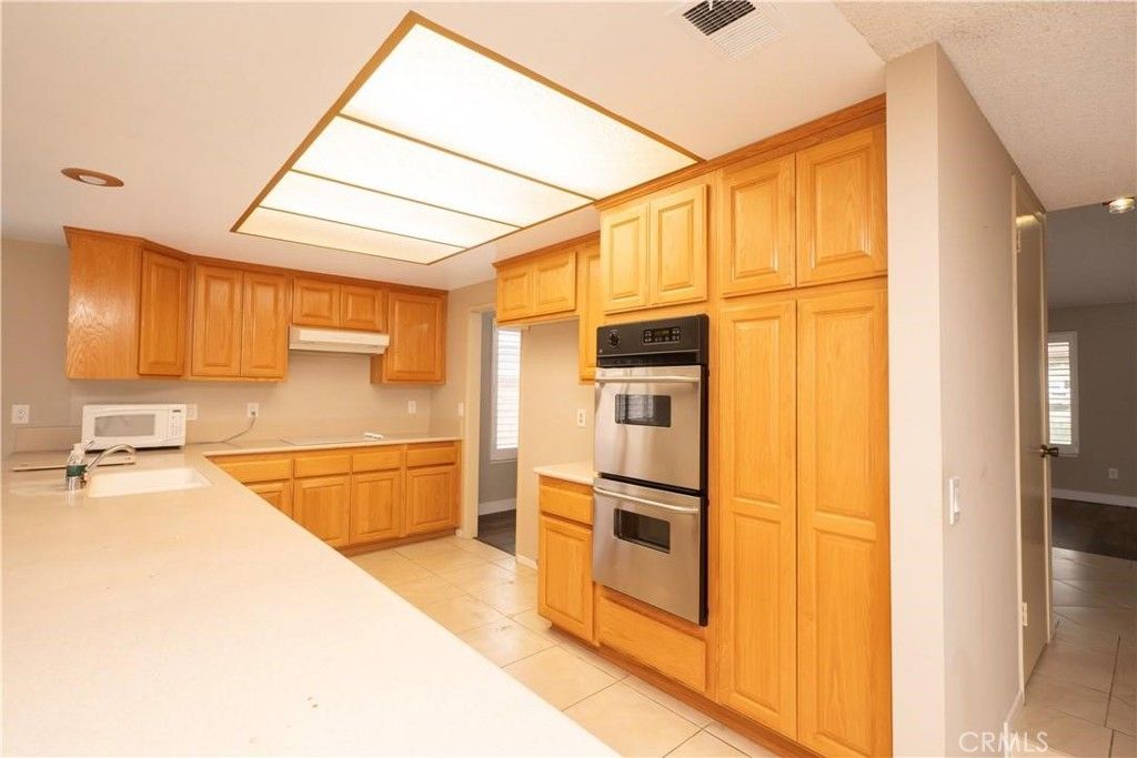 Image 19 of property listing at 946 Coronado, Upland, CA 91786