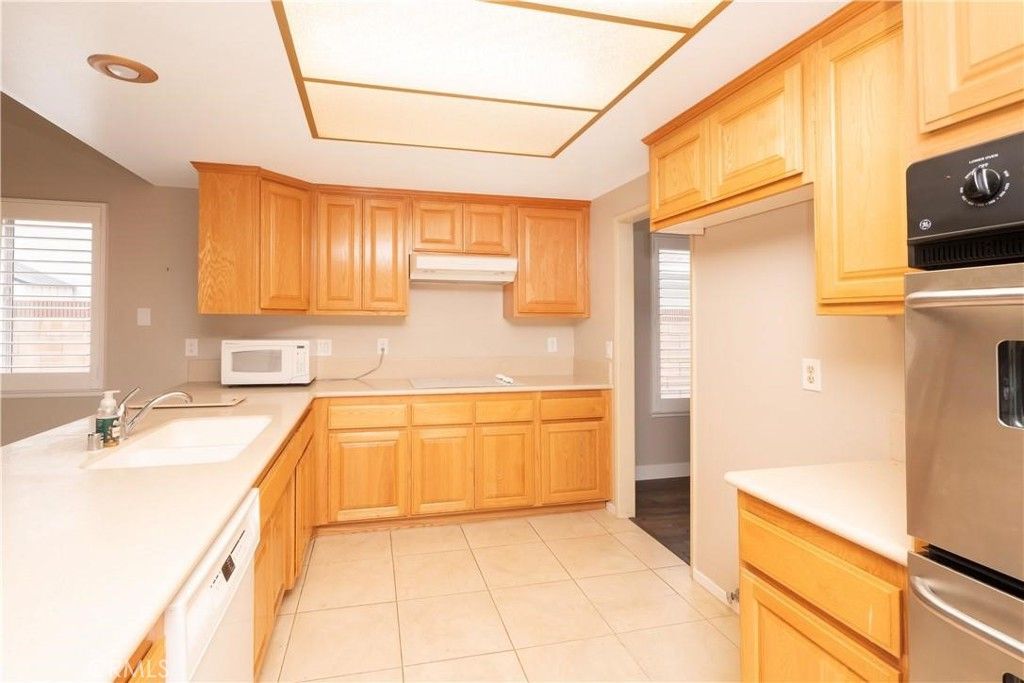 Image 21 of property listing at 946 Coronado, Upland, CA 91786