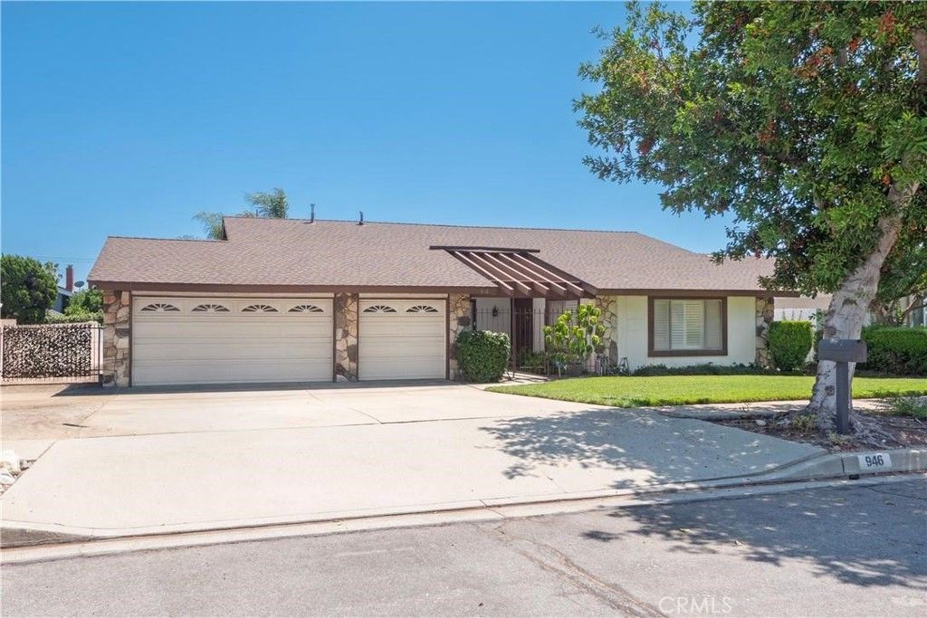 Image 4 of property listing at 946 Coronado, Upland, CA 91786