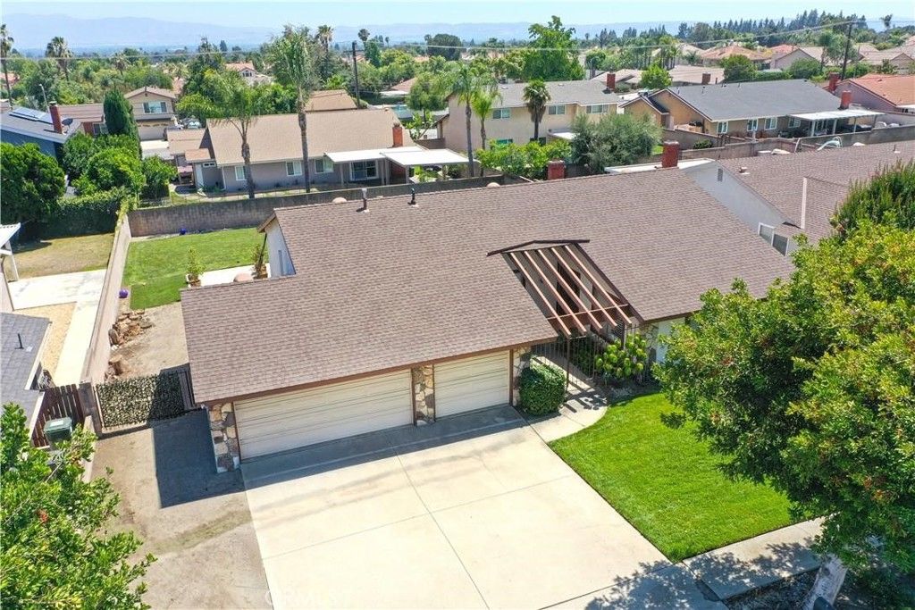 Image 8 of property listing at 946 Coronado, Upland, CA 91786