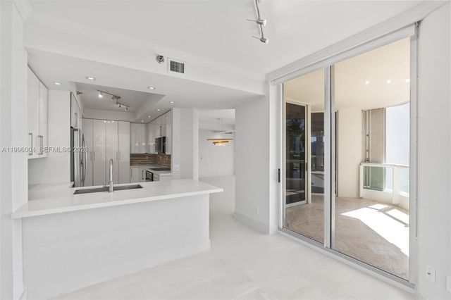 21150 Point Pl 701, Aventura, FL 33180