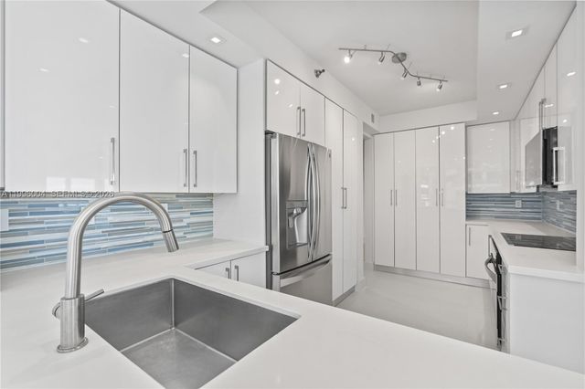 21150 Point Pl 701, Aventura, FL 33180