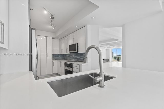21150 Point Pl 701, Aventura, FL 33180
