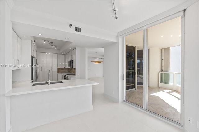 21150 Point Pl 701, Aventura, FL 33180