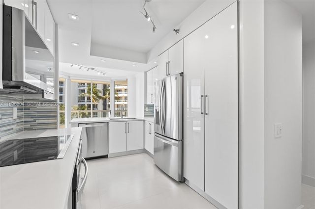 21150 Point Pl 701, Aventura, FL 33180
