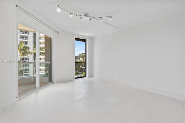 21150 Point Pl 701, Aventura, FL 33180
