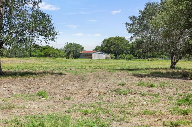 13041 Seydler Road, Weimar, TX 78962