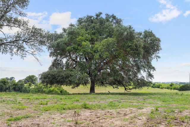 13041 Seydler Road, Weimar, TX 78962