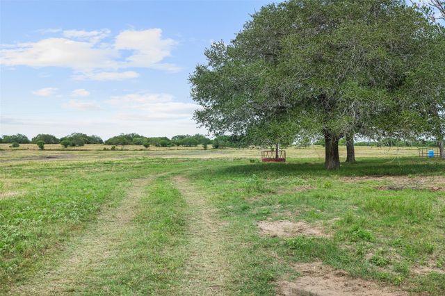 13041 Seydler Road, Weimar, TX 78962