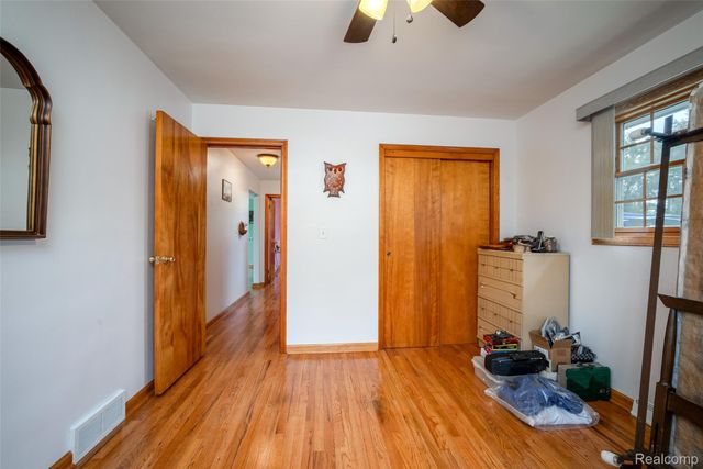 206 Coleman Drive, Waterford Charter Township, MI 48328