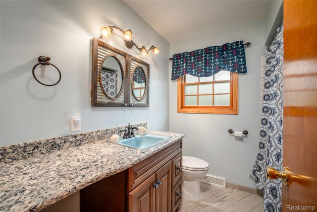 206 Coleman Drive, Waterford Charter Township, MI 48328