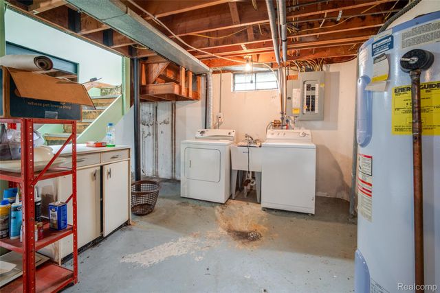 206 Coleman Drive, Waterford Charter Township, MI 48328