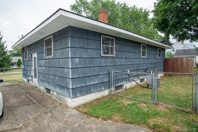 206 Coleman Drive, Waterford Charter Township, MI 48328