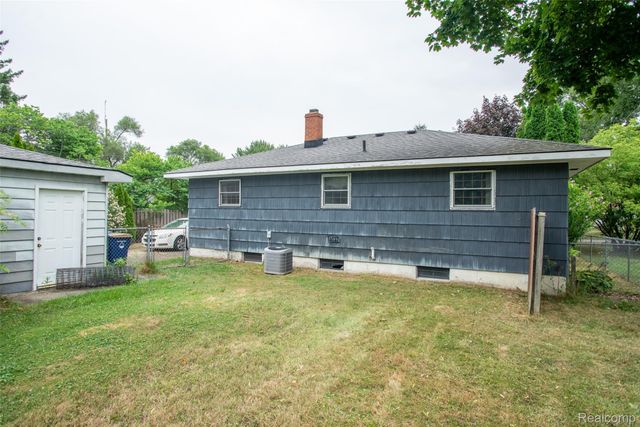 206 Coleman Drive, Waterford Charter Township, MI 48328