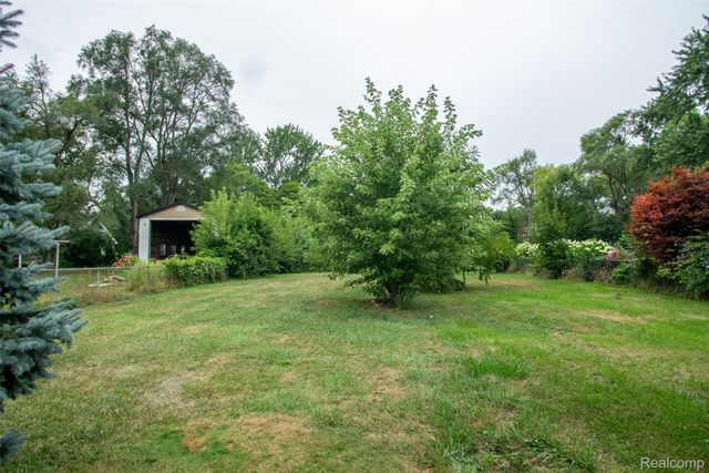 206 Coleman Drive, Waterford Charter Township, MI 48328