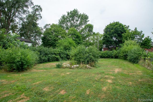 206 Coleman Drive, Waterford Charter Township, MI 48328