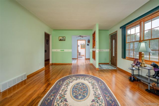 206 Coleman Drive, Waterford Charter Township, MI 48328