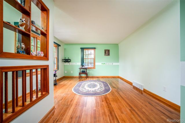 206 Coleman Drive, Waterford Charter Township, MI 48328