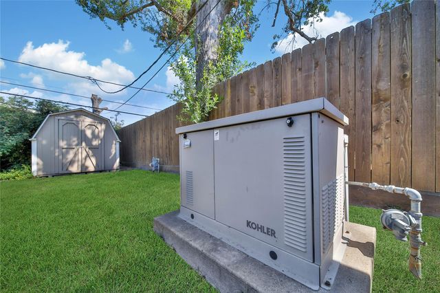 6318 Woodbrook Lane, Houston, TX 77008
