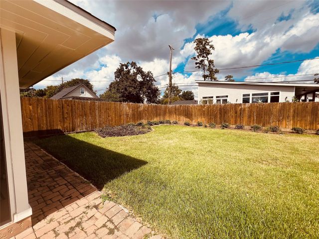 6318 Woodbrook Lane, Houston, TX 77008