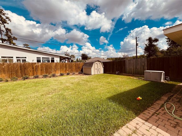6318 Woodbrook Lane, Houston, TX 77008