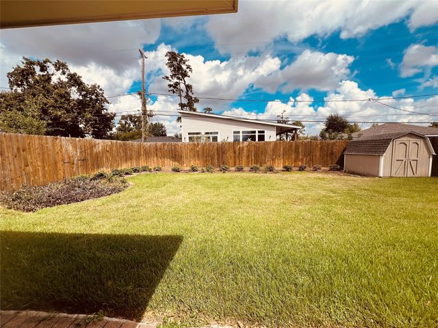 6318 Woodbrook Lane, Houston, TX 77008