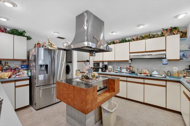 752 Lagoon Drive, North Palm Beach, FL 33408
