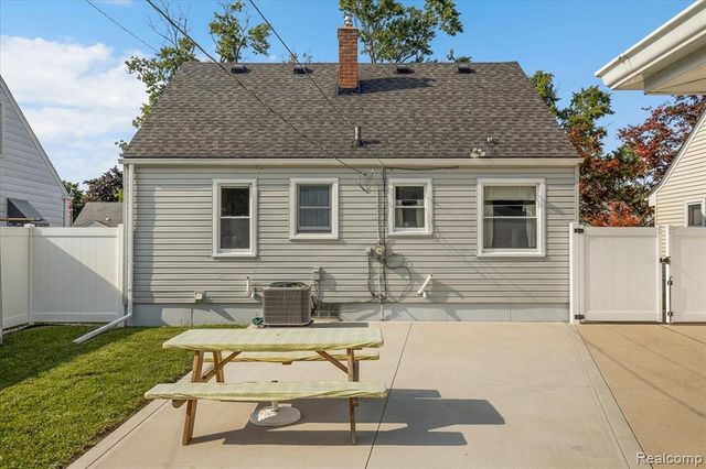 908 Bauman Avenue, Royal Oak, MI 48073