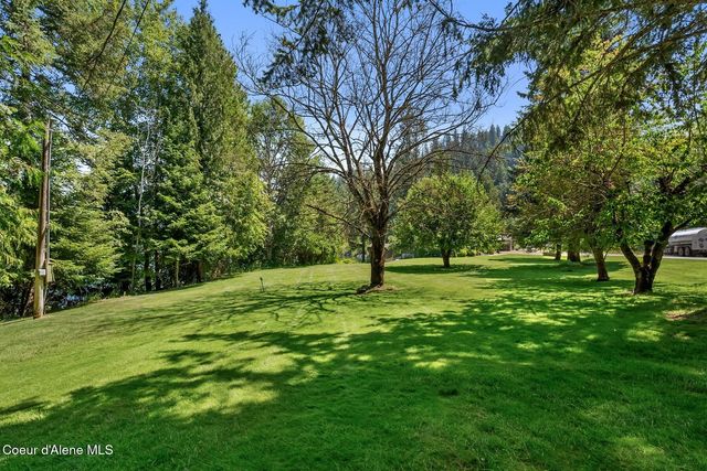 17325 Dufort Rd, Priest River, ID 83856