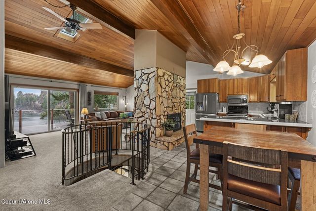 17325 Dufort Rd, Priest River, ID 83856