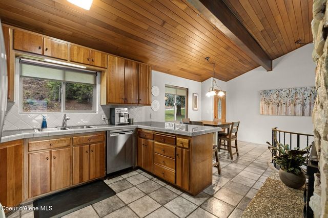 17325 Dufort Rd, Priest River, ID 83856