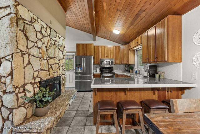 17325 Dufort Rd, Priest River, ID 83856