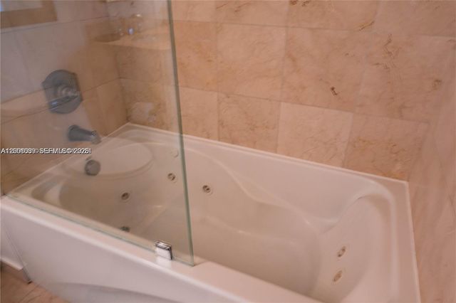 6365 Collins Ave 2710, Miami Beach, FL 33141