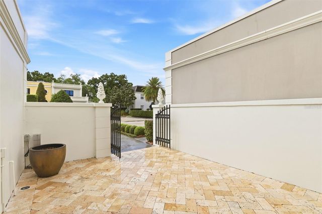 2009 COUNTRYSIDE CIRCLE S, Orlando, FL 32804