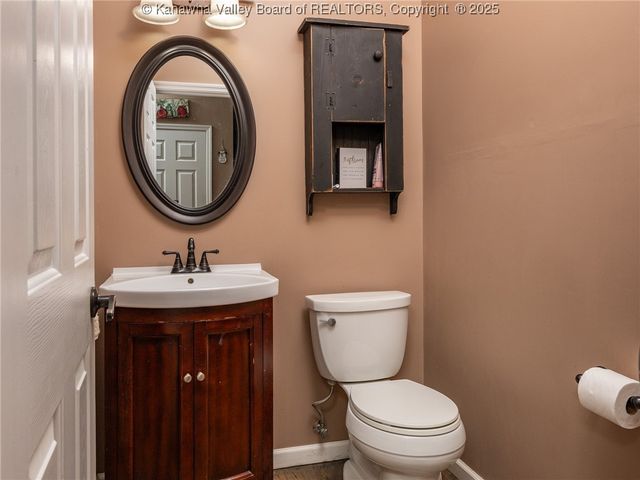 1 Hampton Road, Winfield, WV 25213