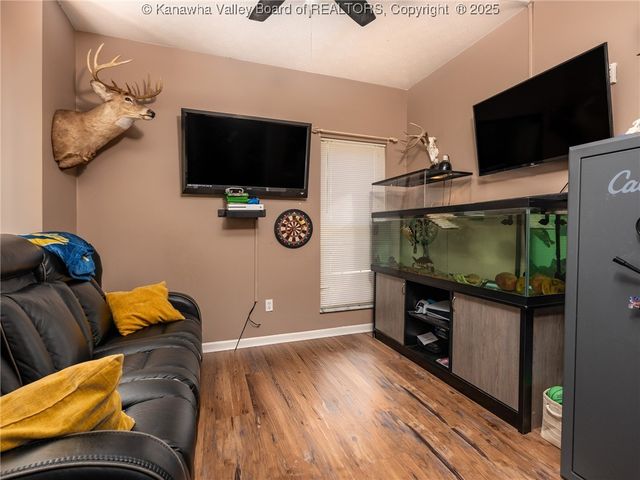 1 Hampton Road, Winfield, WV 25213