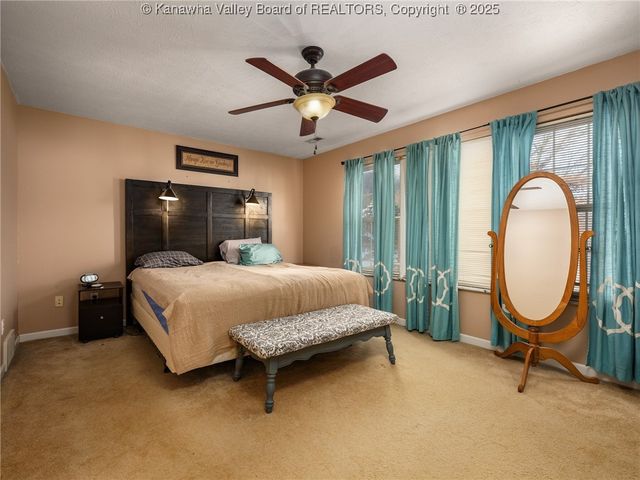 1 Hampton Road, Winfield, WV 25213