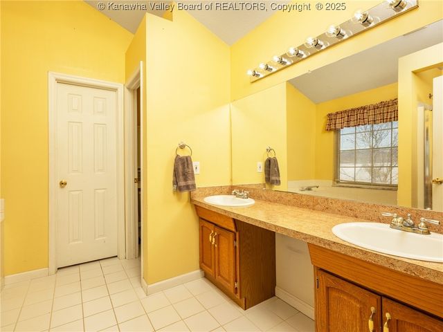 1 Hampton Road, Winfield, WV 25213