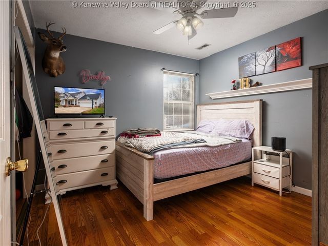 1 Hampton Road, Winfield, WV 25213