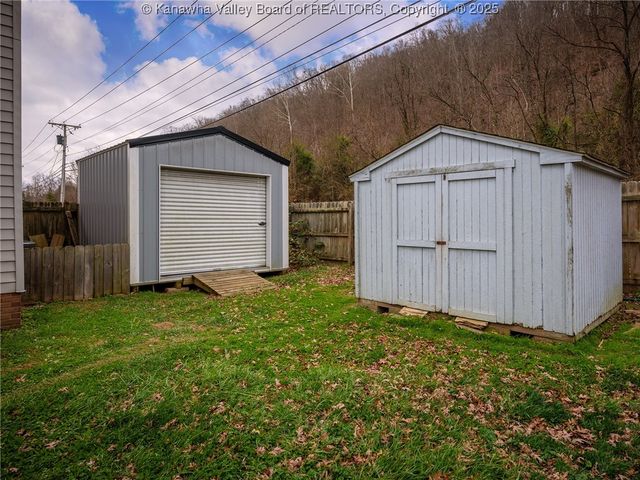 1 Hampton Road, Winfield, WV 25213