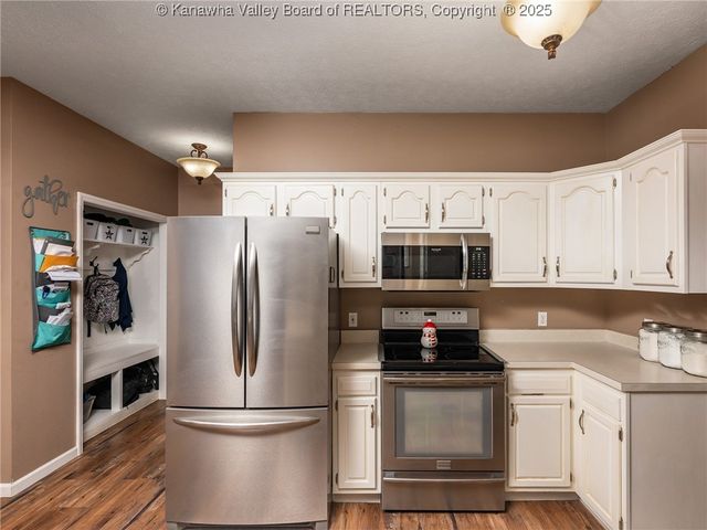 1 Hampton Road, Winfield, WV 25213