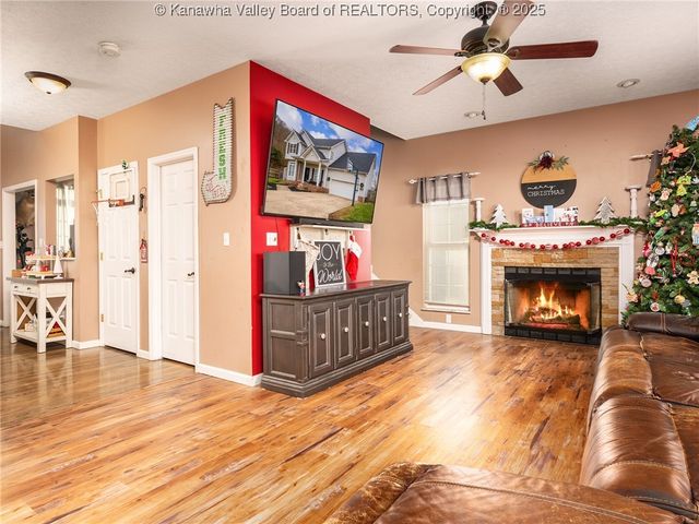 1 Hampton Road, Winfield, WV 25213