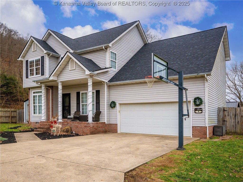 1 Hampton Road, Winfield, WV 25213