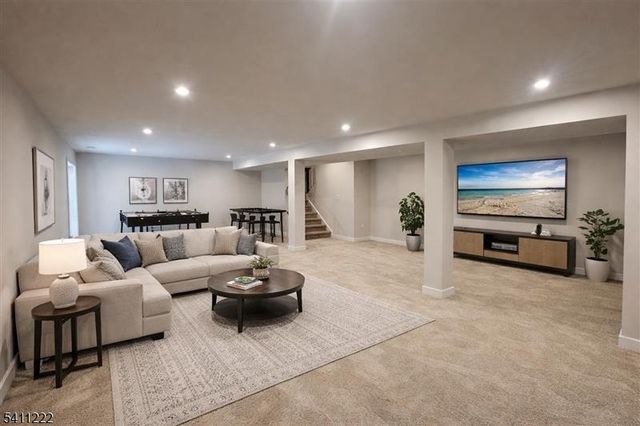 16 Glacier Way, Union Twp., NJ 08867