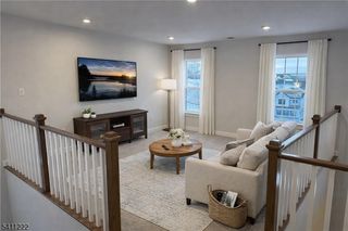 16 Glacier Way, Union Twp., NJ 08867