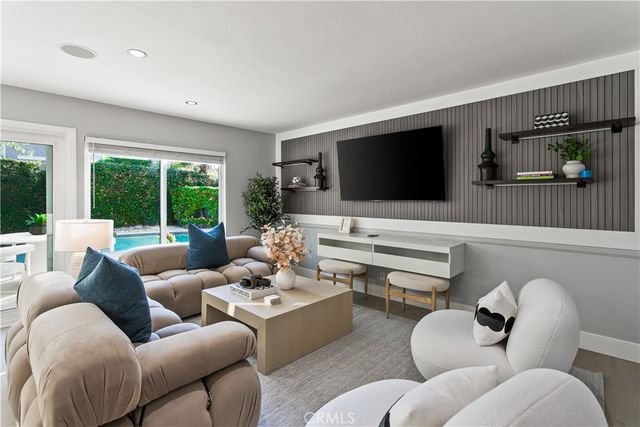 9882 Kings Canyon, Huntington Beach, CA 92646