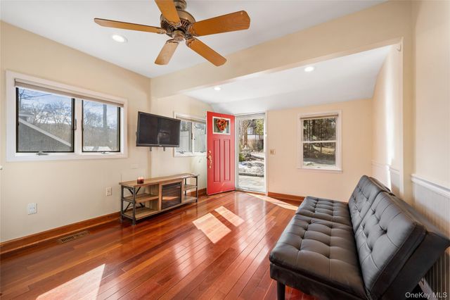 32 Shawnee Road, Putnam Valley, NY 10579