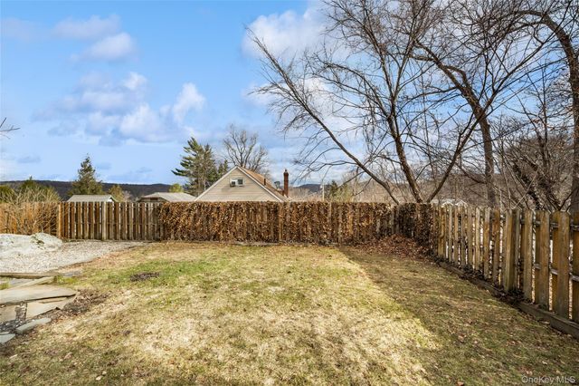 32 Shawnee Road, Putnam Valley, NY 10579